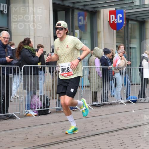 05.10.2025 - 20. swb-Marathon Bremen Strokosch-Dieckow http://msf.ph/oto/9292649 05.10.2025 12:43:00 Ziel 153, 303, 1068, 1289, 1459, 1643, 153, 303, 1068, 1289, 1459, 1643 meine-sportfotos.de