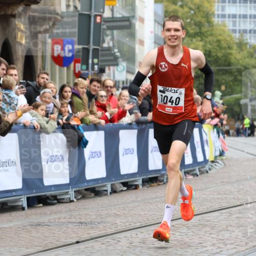 05.10.2025 - 20. swb-Marathon Bremen Strokosch-Dieckow http://msf.ph/oto/9292669 05.10.2025 12:06:27 Ziel 1040 meine-sportfotos.de