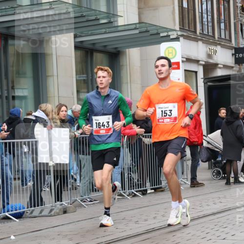 05.10.2025 - 20. swb-Marathon Bremen Strokosch-Dieckow http://msf.ph/oto/9292672 05.10.2025 12:43:08 Ziel 153, 303, 923, 1077, 1289, 1643, 153, 303, 923, 1077, 1289, 1643 meine-sportfotos.de