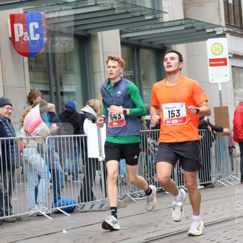 05.10.2025 - 20. swb-Marathon Bremen Strokosch-Dieckow http://msf.ph/oto/9292681 05.10.2025 12:43:09 Ziel 153, 303, 923, 1077, 1289, 1643, 153, 303, 923, 1077, 1289, 1643 meine-sportfotos.de