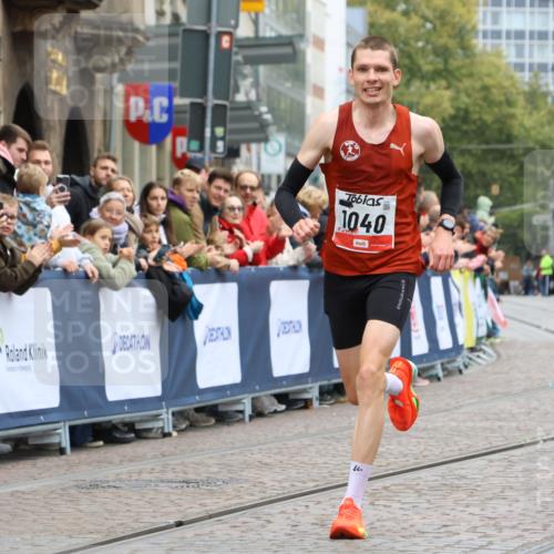 05.10.2025 - 20. swb-Marathon Bremen Strokosch-Dieckow http://msf.ph/oto/9292683 05.10.2025 12:06:27 Ziel 1040 meine-sportfotos.de