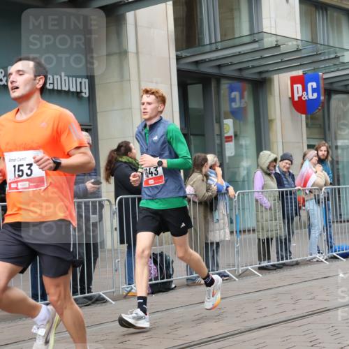 05.10.2025 - 20. swb-Marathon Bremen Strokosch-Dieckow http://msf.ph/oto/9292705 05.10.2025 12:43:10 Ziel 153, 303, 923, 1077, 1289, 1643, 153, 303, 923, 1077, 1289, 1643 meine-sportfotos.de