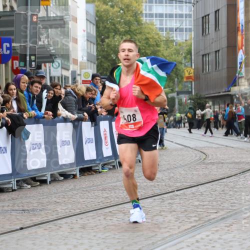 05.10.2025 - 20. swb-Marathon Bremen Strokosch-Dieckow http://msf.ph/oto/9292721 05.10.2025 12:08:43 Ziel 408 meine-sportfotos.de