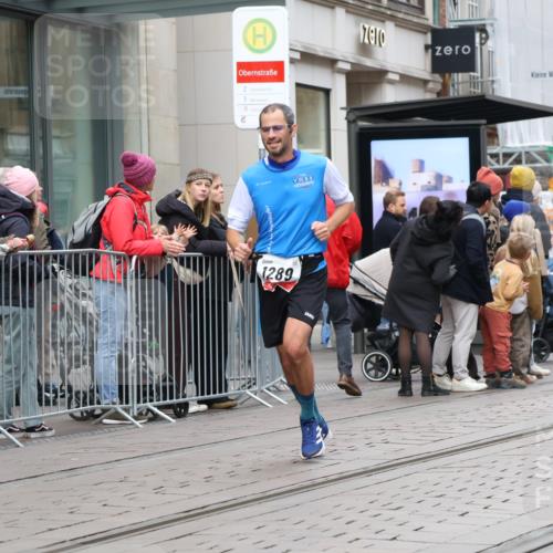 05.10.2025 - 20. swb-Marathon Bremen Strokosch-Dieckow http://msf.ph/oto/9292729 05.10.2025 12:43:15 Ziel 303, 923, 1077, 1289, 1643, 303, 923, 1077, 1289, 1643 meine-sportfotos.de