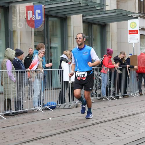 05.10.2025 - 20. swb-Marathon Bremen Strokosch-Dieckow http://msf.ph/oto/9292742 05.10.2025 12:43:16 Ziel 303, 923, 1077, 1289, 1643, 303, 923, 1077, 1289, 1643 meine-sportfotos.de