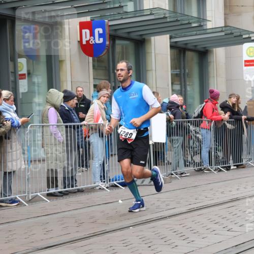 05.10.2025 - 20. swb-Marathon Bremen Strokosch-Dieckow http://msf.ph/oto/9292747 05.10.2025 12:43:17 Ziel 303, 923, 1077, 1289, 1643, 303, 923, 1077, 1289, 1643 meine-sportfotos.de
