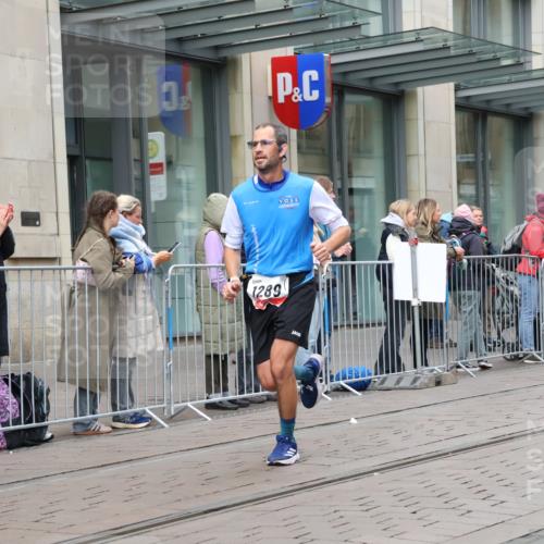 05.10.2025 - 20. swb-Marathon Bremen Strokosch-Dieckow http://msf.ph/oto/9292753 05.10.2025 12:43:17 Ziel 303, 923, 1077, 1289, 1643, 303, 923, 1077, 1289, 1643 meine-sportfotos.de