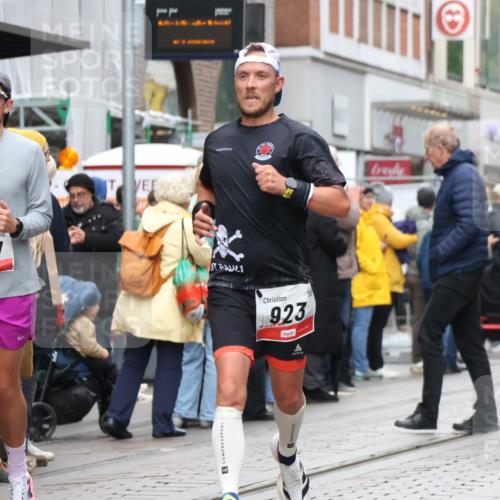 05.10.2025 - 20. swb-Marathon Bremen Strokosch-Dieckow http://msf.ph/oto/9292782 05.10.2025 12:43:24 Ziel 765, 923, 1077, 1289, 5060, 765, 923, 1077, 1289, 5060 meine-sportfotos.de