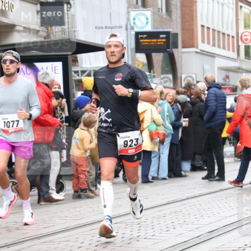 05.10.2025 - 20. swb-Marathon Bremen Strokosch-Dieckow http://msf.ph/oto/9292789 05.10.2025 12:43:25 Ziel 438, 765, 923, 1077, 1289, 5060, 438, 765, 923, 1077, 1289, 5060 meine-sportfotos.de