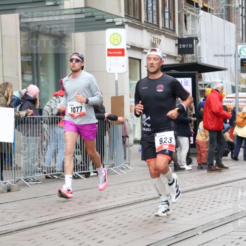 05.10.2025 - 20. swb-Marathon Bremen Strokosch-Dieckow http://msf.ph/oto/9292803 05.10.2025 12:43:26 Ziel 438, 765, 923, 1077, 5060, 438, 765, 923, 1077, 5060 meine-sportfotos.de