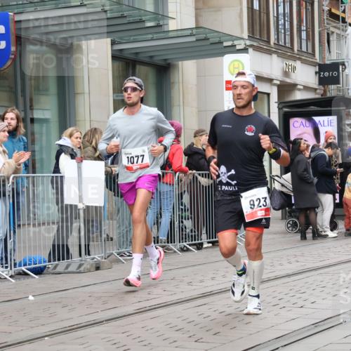 05.10.2025 - 20. swb-Marathon Bremen Strokosch-Dieckow http://msf.ph/oto/9292811 05.10.2025 12:43:26 Ziel 438, 765, 923, 1077, 5060, 438, 765, 923, 1077, 5060 meine-sportfotos.de