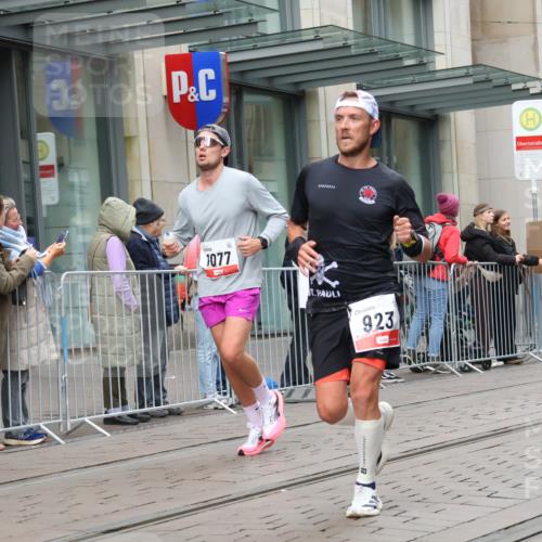 05.10.2025 - 20. swb-Marathon Bremen Strokosch-Dieckow http://msf.ph/oto/9292824 05.10.2025 12:43:27 Ziel 438, 765, 923, 1077, 5060, 438, 765, 923, 1077, 5060 meine-sportfotos.de