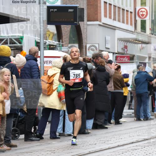 05.10.2025 - 20. swb-Marathon Bremen Strokosch-Dieckow http://msf.ph/oto/9292836 05.10.2025 12:43:32 Ziel 438, 765, 923, 1077, 5060, 438, 765, 923, 1077, 5060 meine-sportfotos.de