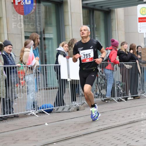 05.10.2025 - 20. swb-Marathon Bremen Strokosch-Dieckow http://msf.ph/oto/9292869 05.10.2025 12:43:36 Ziel 364, 438, 765, 942, 5060, 364, 438, 765, 942, 5060 meine-sportfotos.de