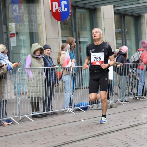 05.10.2025 - 20. swb-Marathon Bremen Strokosch-Dieckow http://msf.ph/oto/9292874 05.10.2025 12:43:36 Ziel 364, 438, 765, 942, 5060, 364, 438, 765, 942, 5060 meine-sportfotos.de