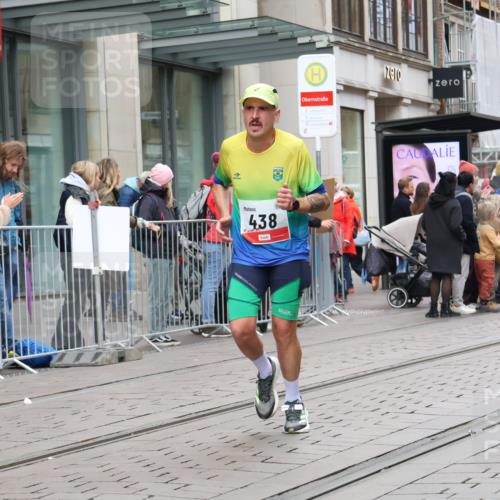 05.10.2025 - 20. swb-Marathon Bremen Strokosch-Dieckow http://msf.ph/oto/9292905 05.10.2025 12:43:41 Ziel 364, 438, 765, 942, 5060, 364, 438, 765, 942, 5060 meine-sportfotos.de