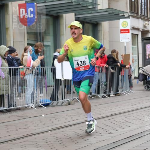05.10.2025 - 20. swb-Marathon Bremen Strokosch-Dieckow http://msf.ph/oto/9292912 05.10.2025 12:43:42 Ziel 364, 438, 765, 942, 5060, 364, 438, 765, 942, 5060 meine-sportfotos.de