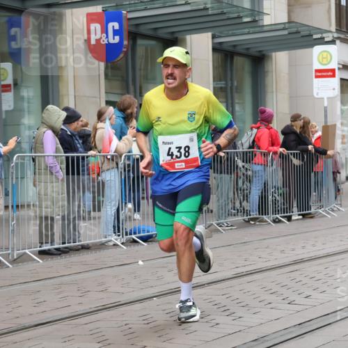 05.10.2025 - 20. swb-Marathon Bremen Strokosch-Dieckow http://msf.ph/oto/9292916 05.10.2025 12:43:42 Ziel 364, 438, 765, 942, 5060, 364, 438, 765, 942, 5060 meine-sportfotos.de