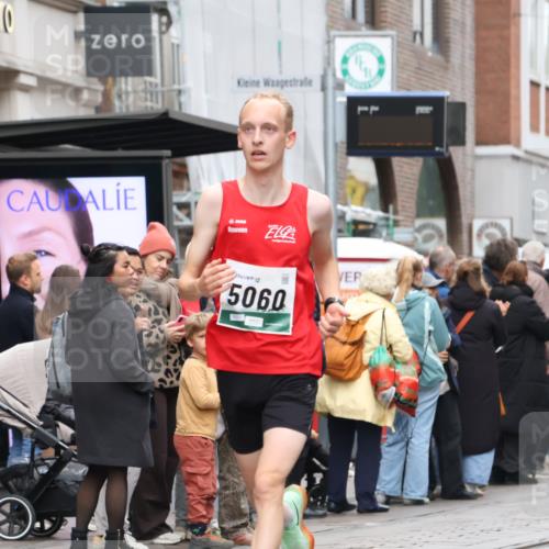 05.10.2025 - 20. swb-Marathon Bremen Strokosch-Dieckow http://msf.ph/oto/9292920 05.10.2025 12:43:44 Ziel 364, 438, 765, 942, 5060, 364, 438, 765, 942, 5060 meine-sportfotos.de