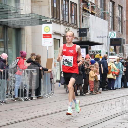 05.10.2025 - 20. swb-Marathon Bremen Strokosch-Dieckow http://msf.ph/oto/9292931 05.10.2025 12:43:45 Ziel 364, 438, 942, 5060, 364, 438, 942, 5060 meine-sportfotos.de