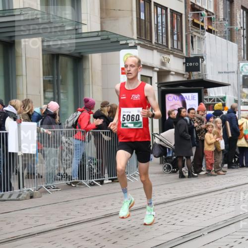 05.10.2025 - 20. swb-Marathon Bremen Strokosch-Dieckow http://msf.ph/oto/9292935 05.10.2025 12:43:45 Ziel 364, 438, 942, 5060, 364, 438, 942, 5060 meine-sportfotos.de