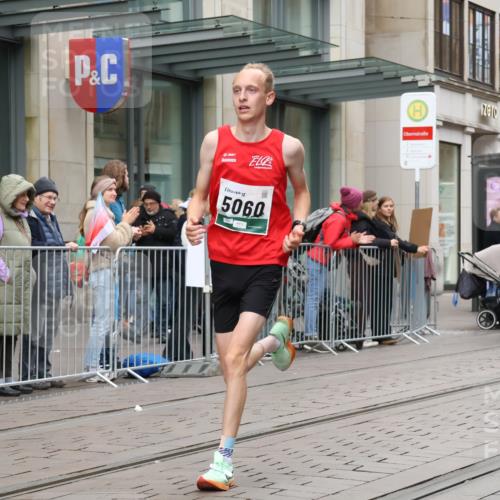 05.10.2025 - 20. swb-Marathon Bremen Strokosch-Dieckow http://msf.ph/oto/9292950 05.10.2025 12:43:46 Ziel 364, 438, 559, 942, 5060, 364, 438, 559, 942, 5060 meine-sportfotos.de