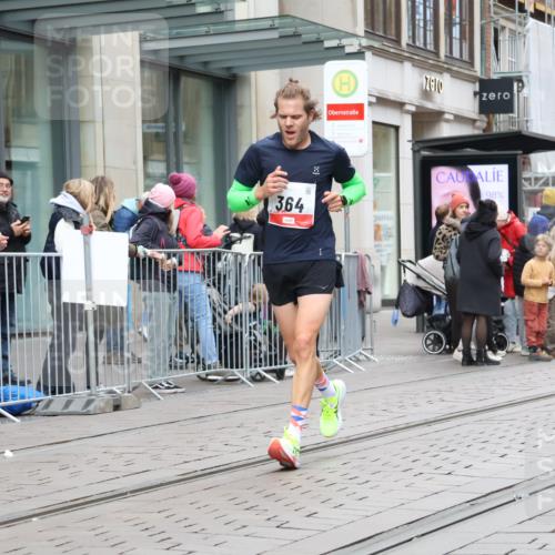 05.10.2025 - 20. swb-Marathon Bremen Strokosch-Dieckow http://msf.ph/oto/9292970 05.10.2025 12:43:50 Ziel 364, 438, 559, 942, 364, 438, 559, 942 meine-sportfotos.de
