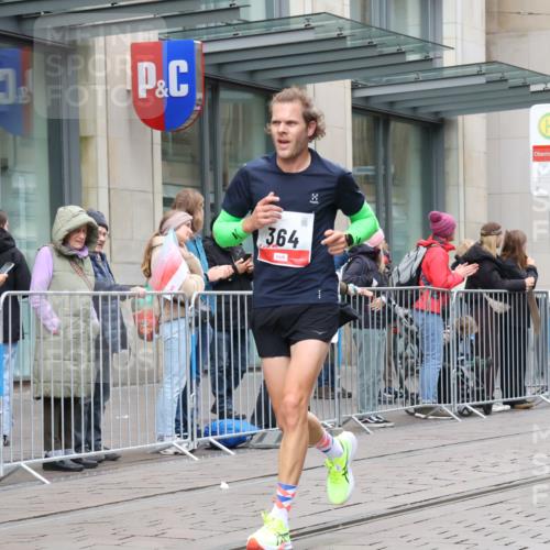 05.10.2025 - 20. swb-Marathon Bremen Strokosch-Dieckow http://msf.ph/oto/9292977 05.10.2025 12:43:51 Ziel 364, 559, 942, 364, 559, 942 meine-sportfotos.de