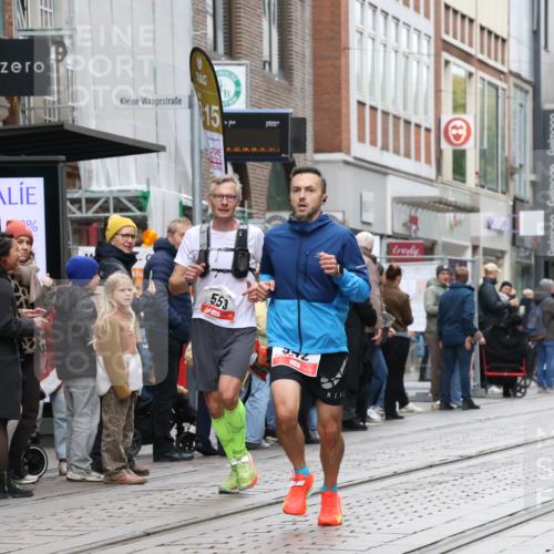 05.10.2025 - 20. swb-Marathon Bremen Strokosch-Dieckow http://msf.ph/oto/9292989 05.10.2025 12:43:54 Ziel 364, 559, 942, 364, 559, 942 meine-sportfotos.de