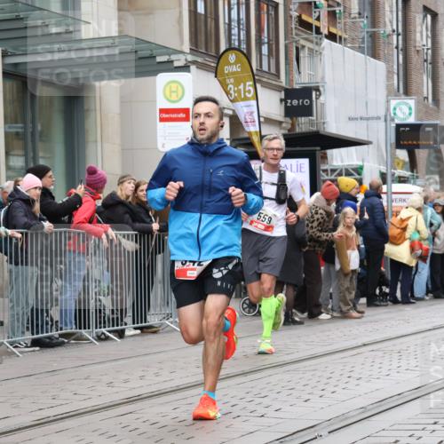 05.10.2025 - 20. swb-Marathon Bremen Strokosch-Dieckow http://msf.ph/oto/9293012 05.10.2025 12:43:56 Ziel 5, 364, 559, 942, 1618, 5, 364, 559, 942, 1618 meine-sportfotos.de