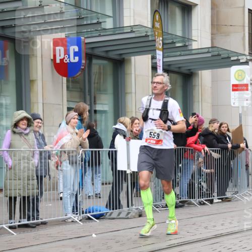 05.10.2025 - 20. swb-Marathon Bremen Strokosch-Dieckow http://msf.ph/oto/9293038 05.10.2025 12:43:58 Ziel 5, 8, 364, 559, 942, 1618, 9110, 5, 8, 364, 559, 942, 1618, 9110 meine-sportfotos.de