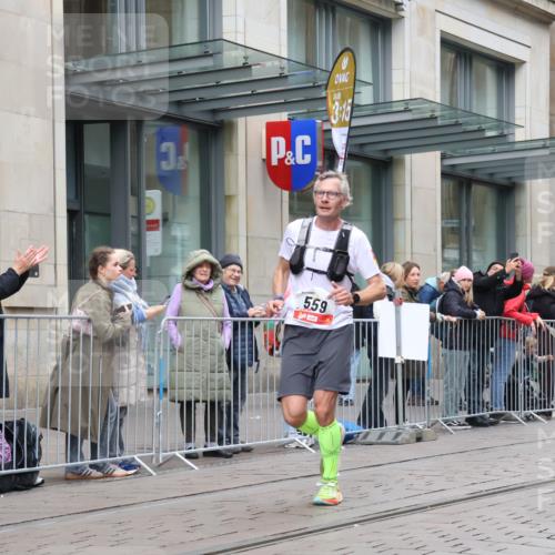 05.10.2025 - 20. swb-Marathon Bremen Strokosch-Dieckow http://msf.ph/oto/9293044 05.10.2025 12:43:58 Ziel 5, 8, 364, 559, 942, 1618, 9110, 5, 8, 364, 559, 942, 1618, 9110 meine-sportfotos.de