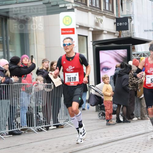 05.10.2025 - 20. swb-Marathon Bremen Strokosch-Dieckow http://msf.ph/oto/9293060 05.10.2025 12:44:12 Ziel 5, 6, 8, 263, 1618, 1687, 2175, 9110, 5, 6, 8, 263, 1618, 1687, 2175, 9110 meine-sportfotos.de