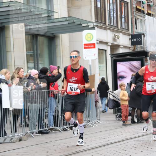 05.10.2025 - 20. swb-Marathon Bremen Strokosch-Dieckow http://msf.ph/oto/9293066 05.10.2025 12:44:12 Ziel 5, 6, 8, 263, 1618, 1687, 2175, 9110, 5, 6, 8, 263, 1618, 1687, 2175, 9110 meine-sportfotos.de