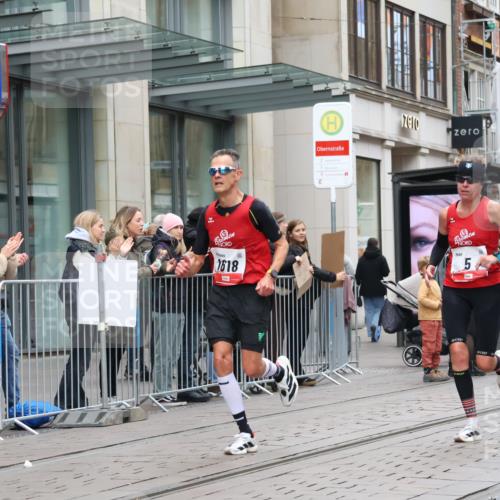 05.10.2025 - 20. swb-Marathon Bremen Strokosch-Dieckow http://msf.ph/oto/9293072 05.10.2025 12:44:12 Ziel 5, 6, 8, 263, 1618, 1687, 2175, 9110, 5, 6, 8, 263, 1618, 1687, 2175, 9110 meine-sportfotos.de