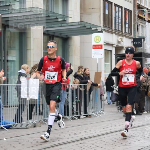 05.10.2025 - 20. swb-Marathon Bremen Strokosch-Dieckow http://msf.ph/oto/9293077 05.10.2025 12:44:12 Ziel 5, 6, 8, 263, 1618, 1687, 2175, 9110, 5, 6, 8, 263, 1618, 1687, 2175, 9110 meine-sportfotos.de