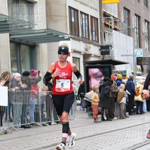 05.10.2025 - 20. swb-Marathon Bremen Strokosch-Dieckow http://msf.ph/oto/9293088 05.10.2025 12:44:13 Ziel 5, 6, 8, 263, 1618, 1687, 2175, 9110, 5, 6, 8, 263, 1618, 1687, 2175, 9110 meine-sportfotos.de
