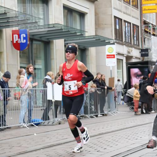 05.10.2025 - 20. swb-Marathon Bremen Strokosch-Dieckow http://msf.ph/oto/9293100 05.10.2025 12:44:13 Ziel 5, 6, 8, 263, 1618, 1687, 2175, 9110, 5, 6, 8, 263, 1618, 1687, 2175, 9110 meine-sportfotos.de