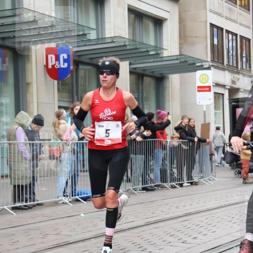05.10.2025 - 20. swb-Marathon Bremen Strokosch-Dieckow http://msf.ph/oto/9293107 05.10.2025 12:44:14 Ziel 5, 6, 8, 263, 1618, 1687, 2175, 9110, 5, 6, 8, 263, 1618, 1687, 2175, 9110 meine-sportfotos.de