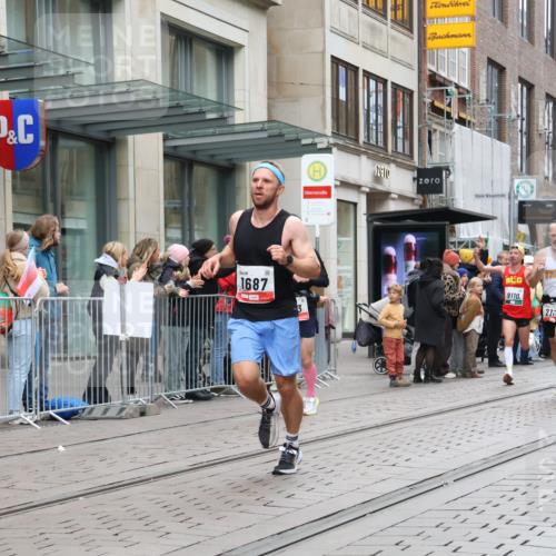 05.10.2025 - 20. swb-Marathon Bremen Strokosch-Dieckow http://msf.ph/oto/9293124 05.10.2025 12:44:16 Ziel 5, 6, 8, 263, 1618, 1687, 2175, 9110, 5, 6, 8, 263, 1618, 1687, 2175, 9110 meine-sportfotos.de