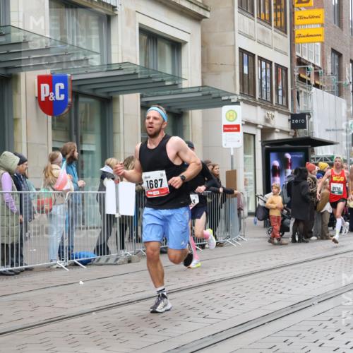 05.10.2025 - 20. swb-Marathon Bremen Strokosch-Dieckow http://msf.ph/oto/9293129 05.10.2025 12:44:17 Ziel 5, 6, 8, 263, 1618, 1687, 2175, 9110, 5, 6, 8, 263, 1618, 1687, 2175, 9110 meine-sportfotos.de