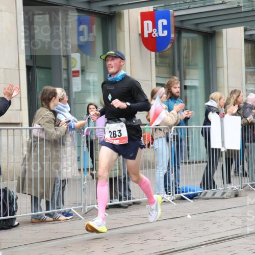 05.10.2025 - 20. swb-Marathon Bremen Strokosch-Dieckow http://msf.ph/oto/9293153 05.10.2025 12:44:18 Ziel 5, 6, 8, 263, 1618, 1687, 2175, 9110, 5, 6, 8, 263, 1618, 1687, 2175, 9110 meine-sportfotos.de