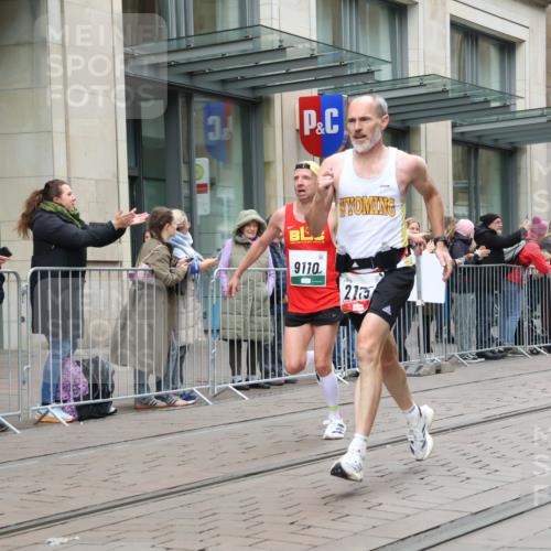 05.10.2025 - 20. swb-Marathon Bremen Strokosch-Dieckow http://msf.ph/oto/9293174 05.10.2025 12:44:19 Ziel 5, 6, 8, 263, 1618, 1687, 2175, 9110, 5, 6, 8, 263, 1618, 1687, 2175, 9110 meine-sportfotos.de