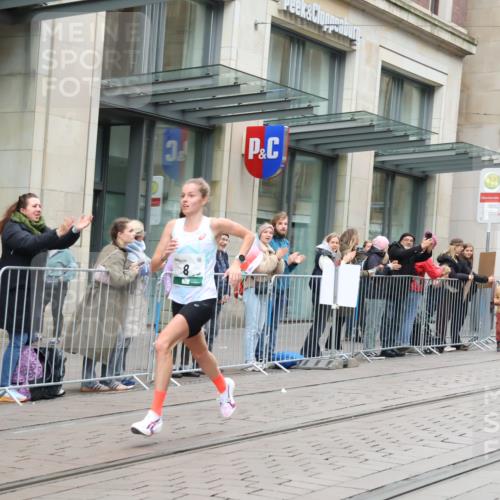 05.10.2025 - 20. swb-Marathon Bremen Strokosch-Dieckow http://msf.ph/oto/9293191 05.10.2025 12:44:20 Ziel 5, 6, 8, 263, 1618, 1687, 2175, 9110, 5, 6, 8, 263, 1618, 1687, 2175, 9110 meine-sportfotos.de