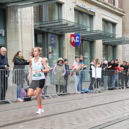 05.10.2025 - 20. swb-Marathon Bremen Strokosch-Dieckow http://msf.ph/oto/9293196 05.10.2025 12:44:20 Ziel 5, 6, 8, 263, 1618, 1687, 2175, 9110, 5, 6, 8, 263, 1618, 1687, 2175, 9110 meine-sportfotos.de