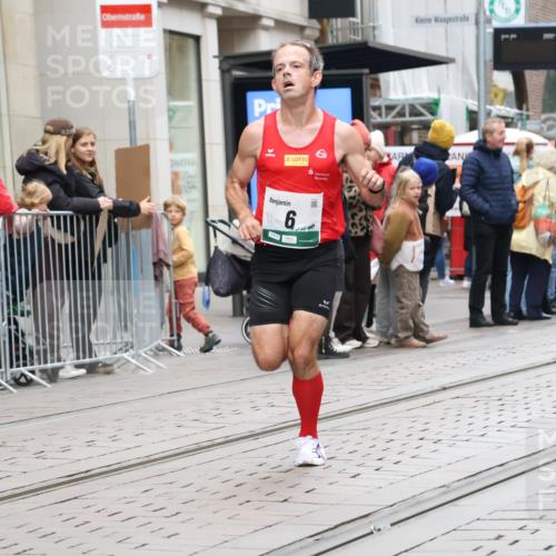 05.10.2025 - 20. swb-Marathon Bremen Strokosch-Dieckow http://msf.ph/oto/9293217 05.10.2025 12:44:26 Ziel 6, 6 meine-sportfotos.de