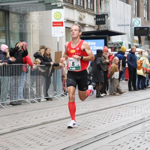 05.10.2025 - 20. swb-Marathon Bremen Strokosch-Dieckow http://msf.ph/oto/9293223 05.10.2025 12:44:26 Ziel 6, 6 meine-sportfotos.de