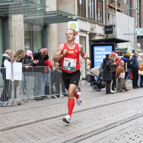 05.10.2025 - 20. swb-Marathon Bremen Strokosch-Dieckow http://msf.ph/oto/9293229 05.10.2025 12:44:27 Ziel 6, 6 meine-sportfotos.de