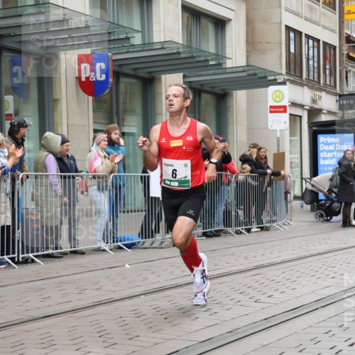 05.10.2025 - 20. swb-Marathon Bremen Strokosch-Dieckow http://msf.ph/oto/9293241 05.10.2025 12:44:27 Ziel 6, 6 meine-sportfotos.de
