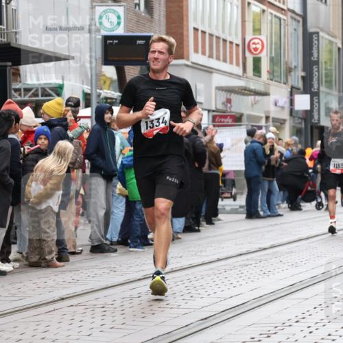 05.10.2025 - 20. swb-Marathon Bremen Strokosch-Dieckow http://msf.ph/oto/9293262 05.10.2025 12:44:55 Ziel 593, 1155, 1334, 1969, 593, 1155, 1334, 1969 meine-sportfotos.de